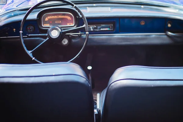 Svart Skinnklädsel Med Instrumentbrädan Vintage Bil Klassiska Retromobile Detaljer — Stockfoto