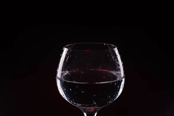 Ποτήρι κόκκινο κρασί με σταγόνες — Φωτογραφία Αρχείου