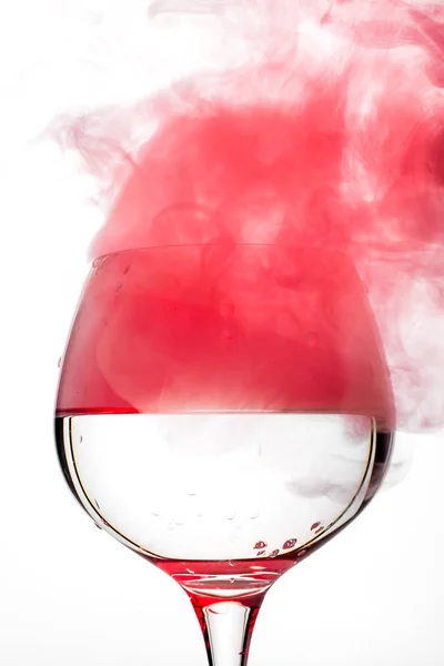 Kieliszek do wina z czerwonych dymu wewnątrz — Zdjęcie stockowe