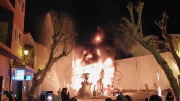 Spain Denia the 15th of March 2019. During the burning of the Fallas .Traditional holiday in Valencia. — 비디오