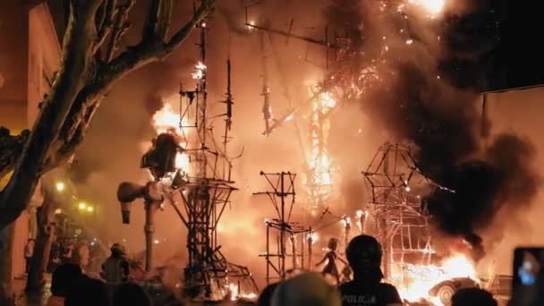 Spain Denia the 15th of March 2019. During the burning of the Fallas .Traditional holiday in Valencia. — 비디오