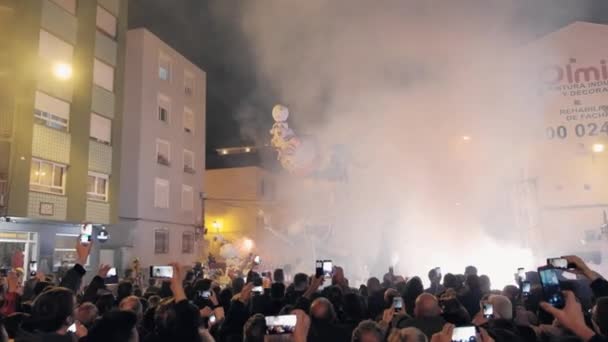 Spain Denia the 15th of March 2019. During the burning of the Fallas .Traditional holiday in Valencia. — 비디오