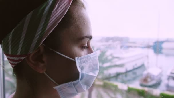 Gros Plan Une Jeune Femme Triste Portant Masque Protection Médicale — Video