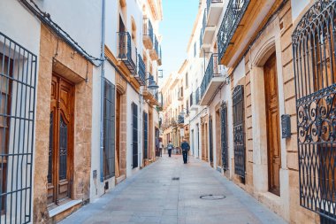 23 Aralık 2019 'da eski Javea şehrinin güzel sokaklarından biri olan İspanya' nın eski kenti Alicante 'de.