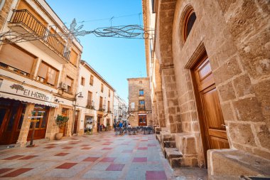 23 Aralık 2019 'da İspanya' nın Javea kentindeki eski bir kasaba, eski Javea kentinin sokaklarından biri.