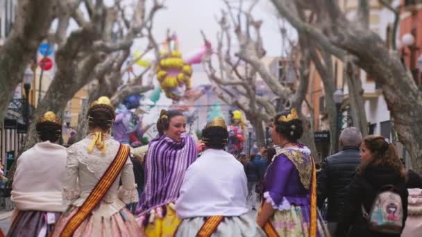 Denia Spanien März 2019 Eine Gruppe Von Mädchen Traditioneller Spanischer — Stockvideo