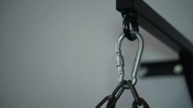 Kum torbası sanatları salonunda çantanıza takmak