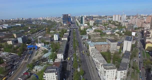 Нерухомості та skyline міський пейзаж Києва у сонячний день — стокове відео