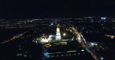 Kiev, Ukrayna - 16 Nisan 2017: Pechersk Lavra kilise manzaraları ve mimari anıtları