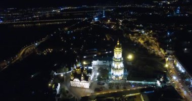 Kiev, Ukrayna - 16 Nisan 2017: Pechersk Lavra bölge ve şehir görünümünde bir dini bayram