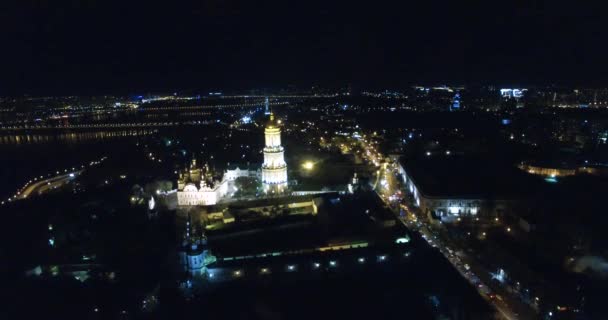 KIEV, UCRAINA - 16 aprile 2017: Chiesa di Pechersk Lavra in una festa religiosa di Pasqua — Video Stock