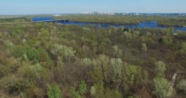 Dinyeper Nehri ve Kiev bahar Parkı