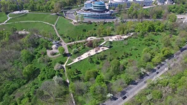 Parco e paesaggio urbano del centro di Kiev infrastrutture della città — Video Stock