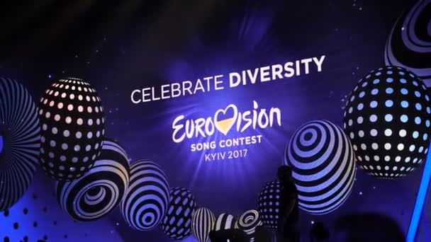 KIEV, UCRANIA - 12 de mayo de 2017: El escenario principal del Festival de la Canción de Eurovisión — Vídeo de stock