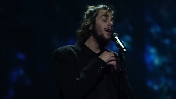 KIEV, UKRAINE - MAY 12, 2017: Salvador Sobral winner Eurovision song contest participant from Portugal — Stock Video