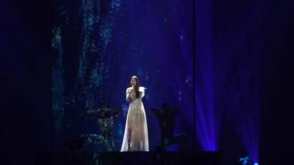 Kiev, Ukrayna - 12 Mayıs 2017: Oxfordlu burslu öğrenci--dan Yunanistan katılımcı Eurovision Şarkı Yarışması — Stok video