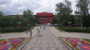 Kiev, Ukrayna - 6 Temmuz 2017: Taras Şevçenko Üniversitesi Shevchenko park manzaraları