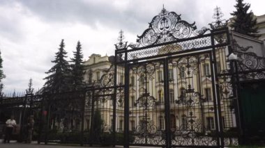 Kiev, Ukrayna - 6 Temmuz 2017: Yargıtay Ferforje kapılar yerler arkasında