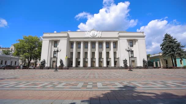 Kiev, Oekraïne - 6 juli 2017: Verkhovna Rada bezienswaardigheden — Stockvideo
