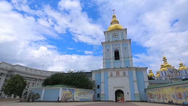 Kiev, Ukraina - 6 juli 2017: Michaels katedralen sevärdheter — Stockvideo