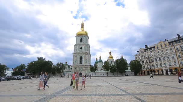 Κίεβο, Ουκρανία - 6 Ιουλίου 2017: Πλατεία Αγίας Σοφίας και Καθεδρικός Ναός Αγίας Σοφίας — Αρχείο Βίντεο