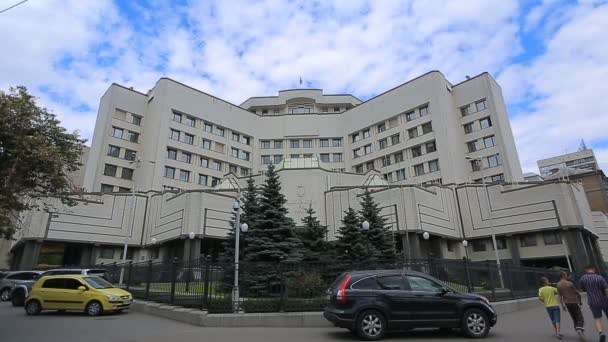 キエフ, ウクライナ - 2017 年 7 月 6 日: 憲法裁判所の観光スポット — ストック動画