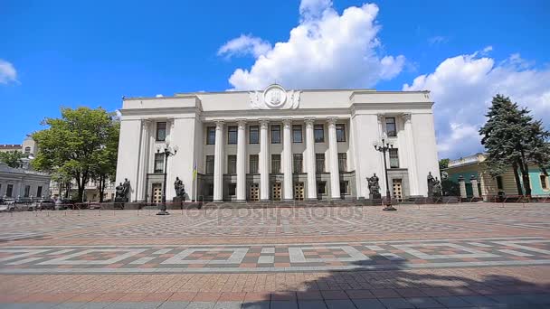 Verkhovna Rada de Ucrania en Kiev vistas — Vídeo de stock