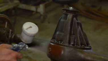 Boya tabancası ile krank mili boyama