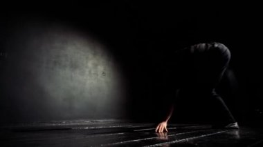 Adam aşırı atlar ve ön kapak