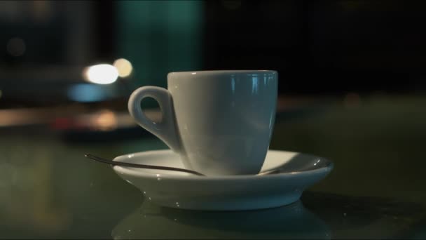 Womans hand takes a Cup of coffee. Close-up — Stock Video