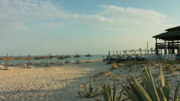 La vue sur la plage et la mer — Video