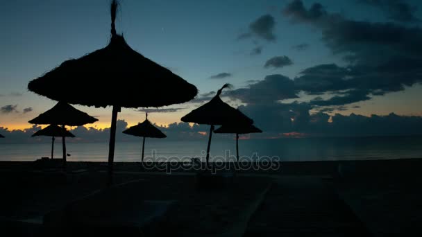 Hermoso amanecer en el mar — Vídeo de stock