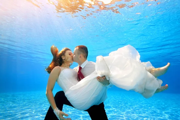 Happy Groom Holds Bride His Arms Underwater Pool Kisses Her — Stock Photo, Image