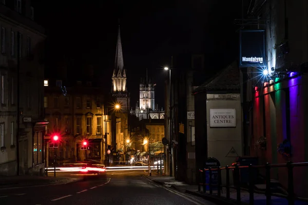 Mandalyns Bar and spires of Bath at night — Stock Photo, Image