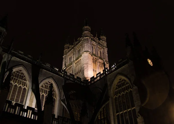 Wieża Bath Abbey i zegar w nocy, patrząc od północy — Zdjęcie stockowe
