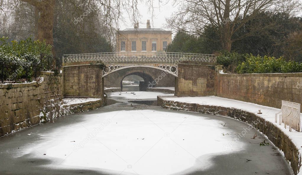 Kennet and Avon Canal frozen in Bath