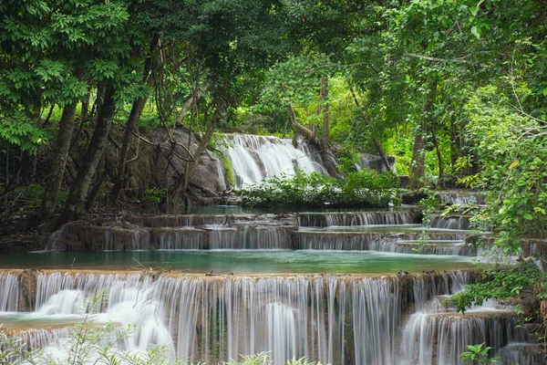 Paesaggio Huai Mae Kamin cascata diga Srinakarin a Kanchanaburi, Thailandia . — Foto Stock