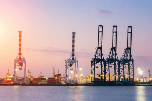 Vinç köprü Tersanesi alacakaranlıkta için lojistik ithalat ihracat geçmiş çalışma ile konteyner kargo yük gemisi
