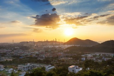 Petrol rafinerisi fabrika alacakaranlıkta, Petrokimya tesisi, petrol, kimya sanayî