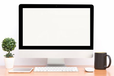Office monitör bilgisayar, ahşap masa üzerinde fare