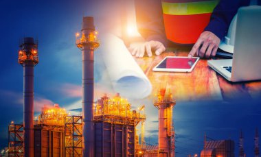 Tablet Pc santral yakınındaki ile çalışan mühendis