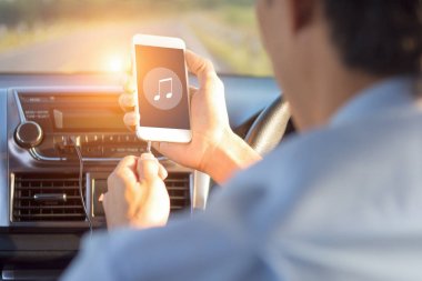 Erkek el müzik notu simge ile yakın çekim 