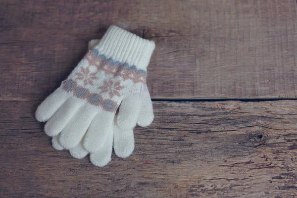 Χειμώνας Παιδικά Γάντια Βρίσκονται Ένα Ξύλινο Υπόβαθρο Hygge Toning — Φωτογραφία Αρχείου
