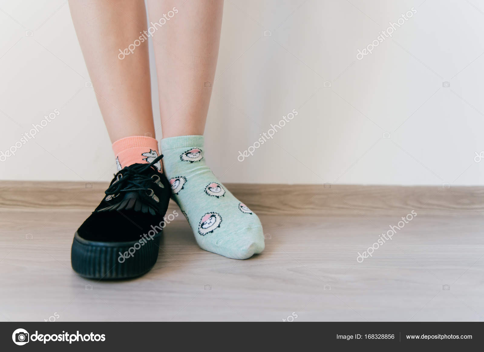 golie-i-krasivie-devushki-na-tanketkah