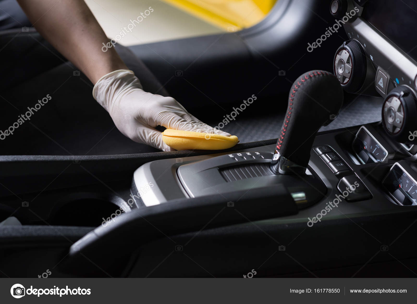 Serie de detalles del coche: Limpieza interior del coche: fotografía de  stock © kunksy.gmail.com #161778550