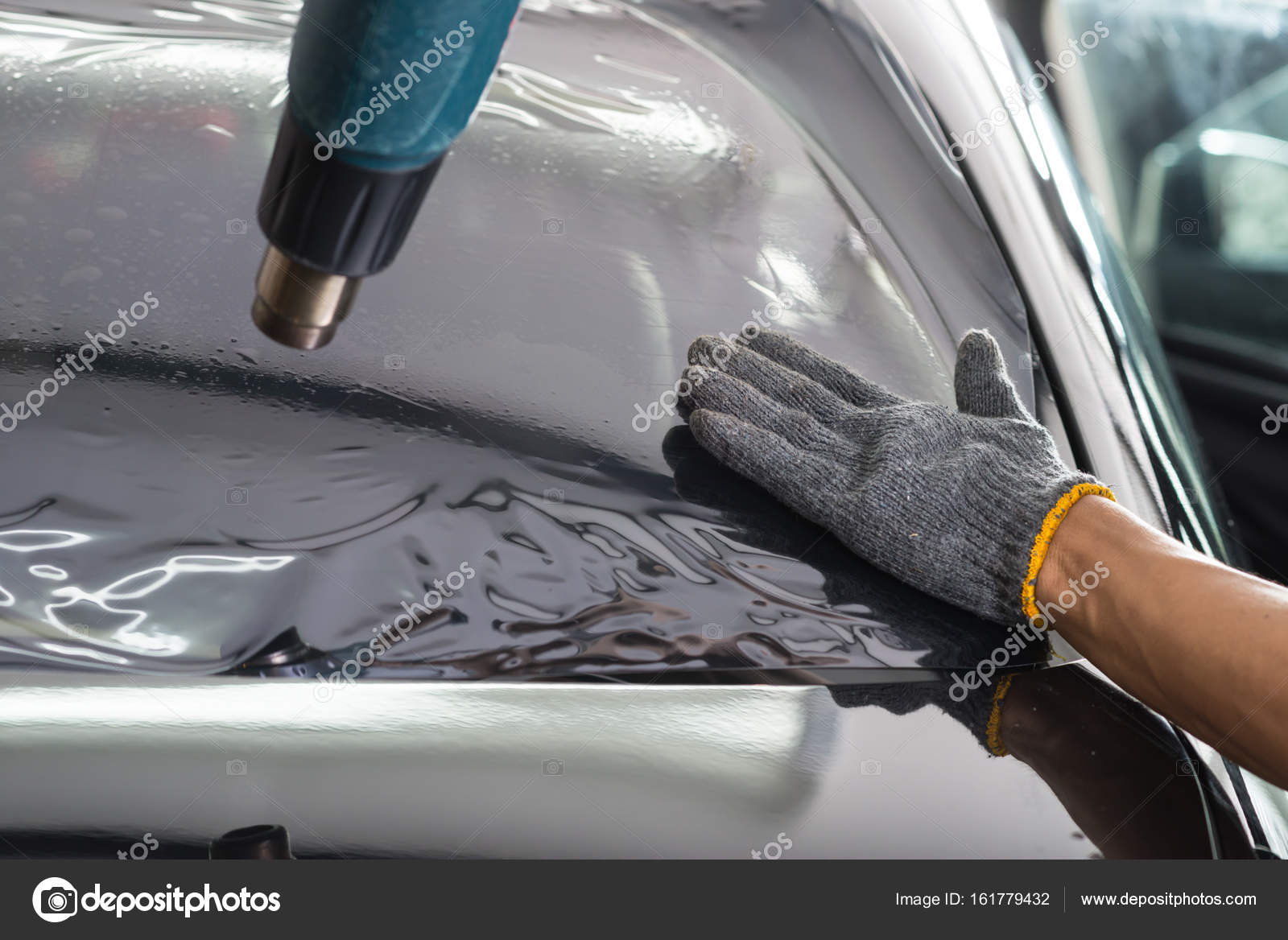 Serie zum Färben von Autoscheiben: Wärmeschrumpfende Scheibenfolie -  Stockfotografie: lizenzfreie Fotos © kunksy.gmail.com 161779432