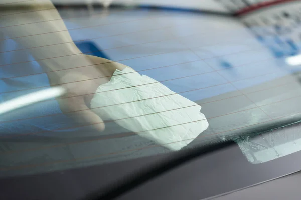 Car window tinting series: Cleaning rear window before installation — Stock Photo, Image