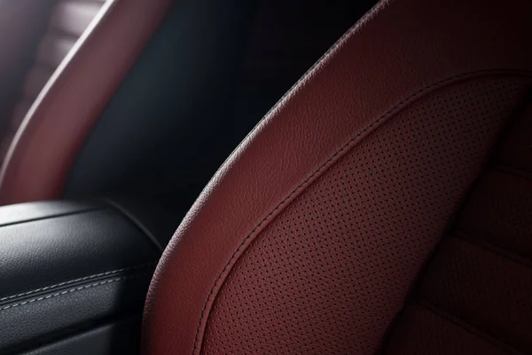 Auto-Detailserie: Sauberer roter Autositz — Stockfoto