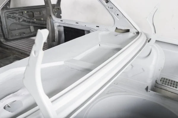Auto serie de reparación del cuerpo: Interior del coche que se prepara antes de repintar — Foto de Stock