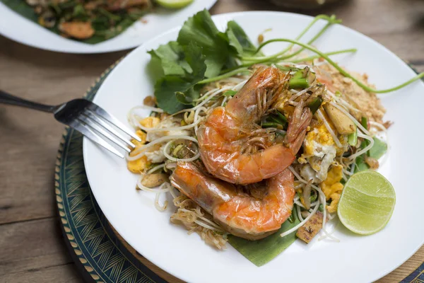 Serie de alimentos: Pad-Thai con gambas — Foto de Stock